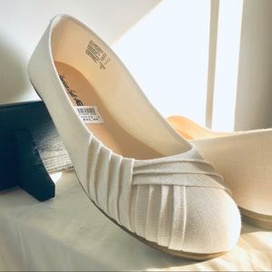 American Eagle womens brand new 11 ballet flats